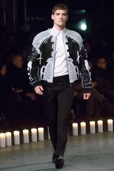 Look 33